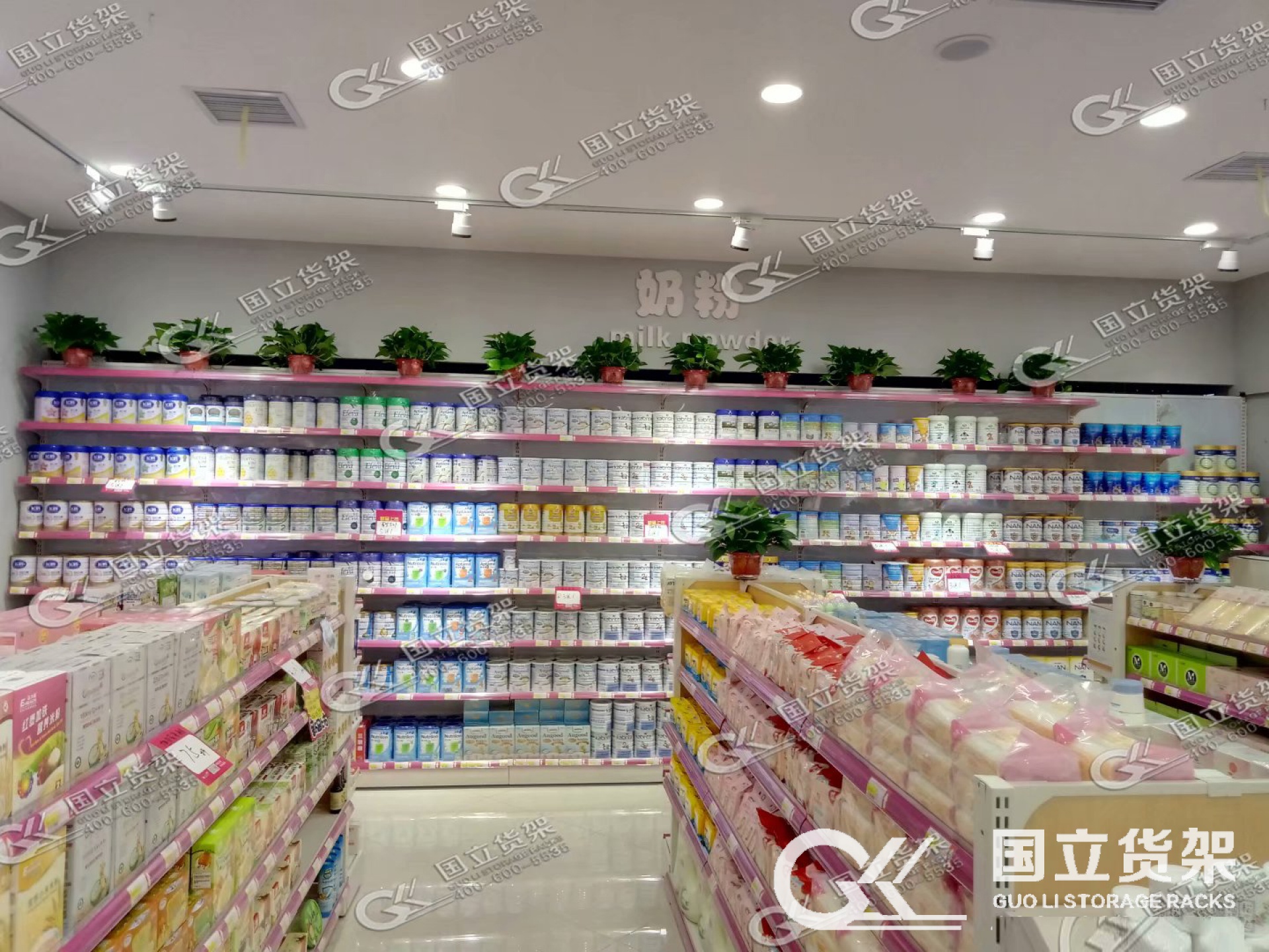 母婴店奶粉陈列
