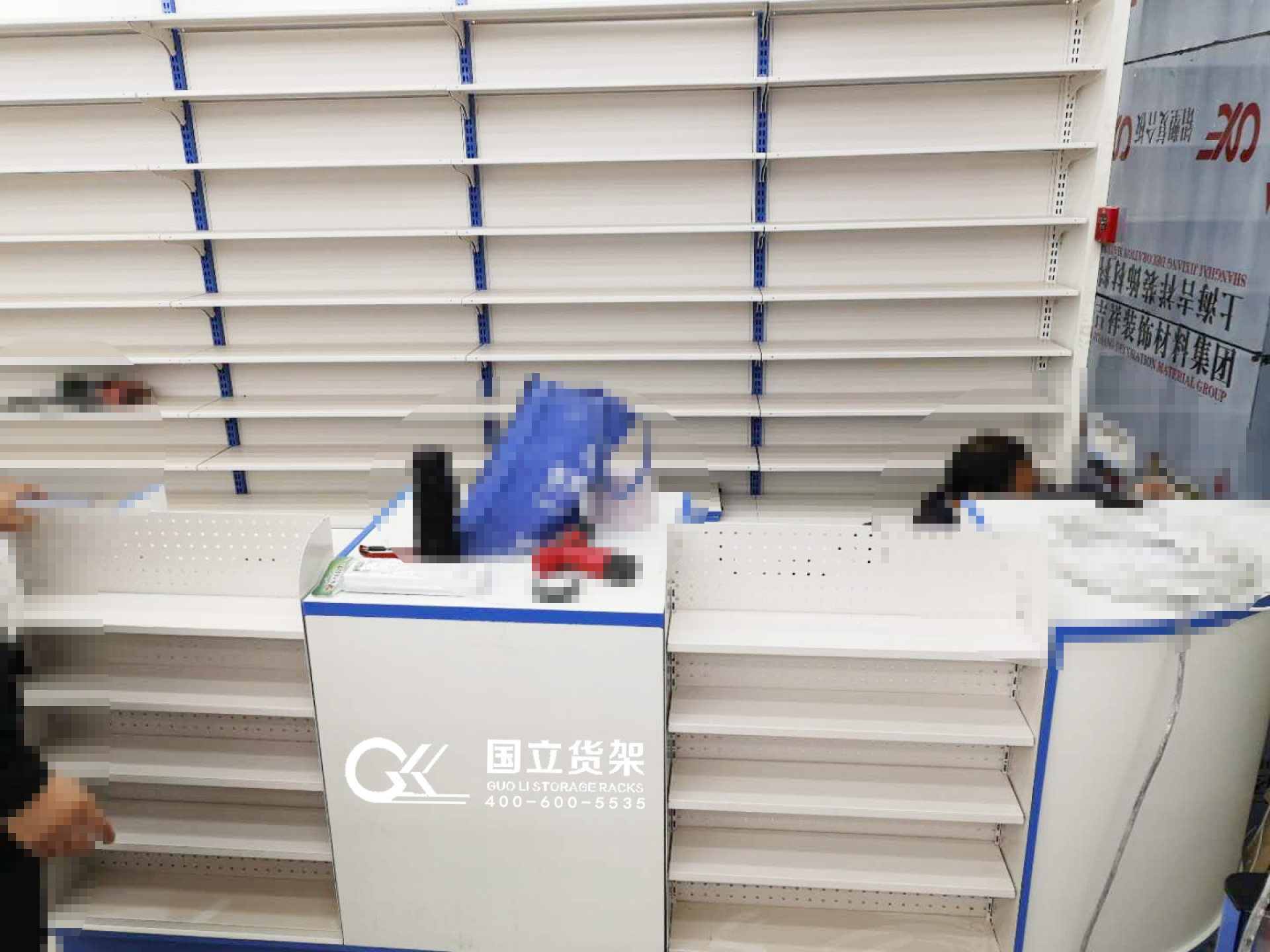 中联款配置水晶灯箱木地柜药店货架案例展示 中联款配置水晶灯箱木地柜药店货架案例展示